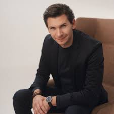 Simon Reiter headshot image for avidly website