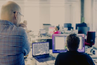 Sköta företagets marknadsföring inhouse eller anställa en extern byrå?