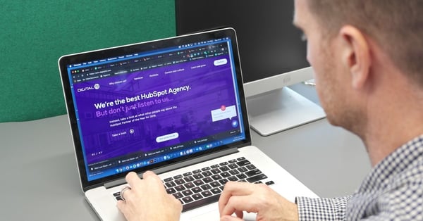 mark on laptop visiting digital 22 website