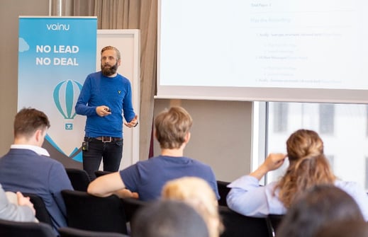 Vainu och Avidly i ett seminarium om Smartbound och datadriven inbound
