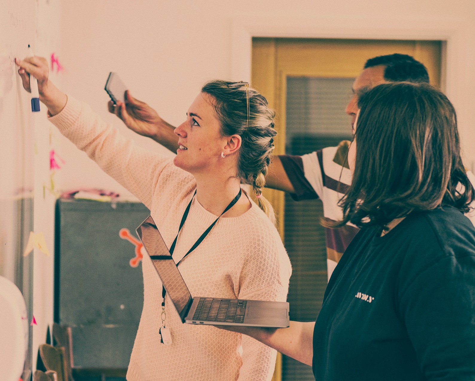 SL_AvidlyUK_OfficeShoot_089_SL_Avidly_Office_May23_SLV_0640_May23 copy 2-Oct-13-2023-12-28-46-6495-PM